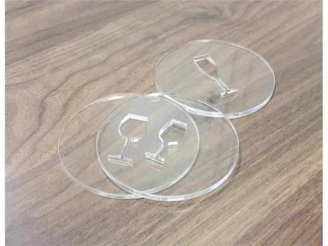 Plexi-Untersetzer für Gläser