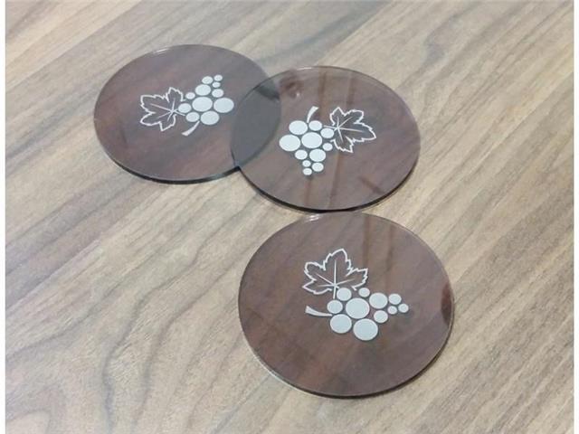 Plexi-Untersetzer für Gläser