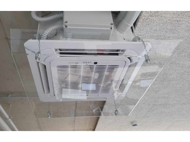 Deckenabdeckung für Klimaanlage aus Plexiglas