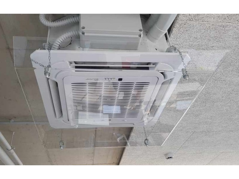 Stropna zaštita za klimu od pleksi stakla