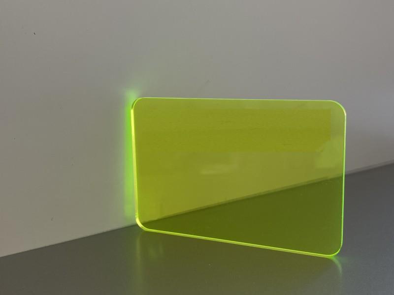 PLEKSIGLAS, fluorescentno zelena, deb: 3 mm