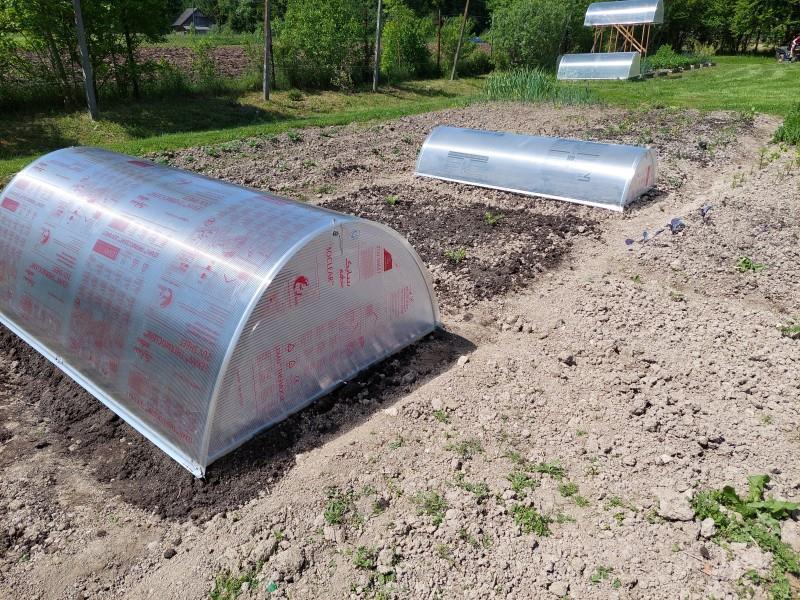 WARMES BEET / ABDECKUNG FÜR HOCHBEET 